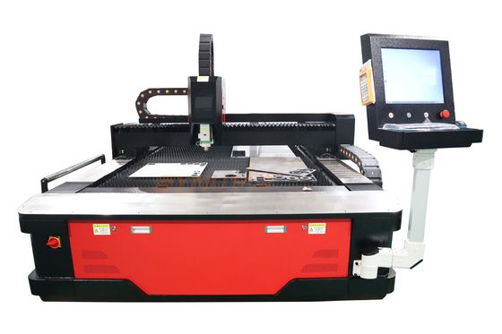 1.5KW / 2KW / 3KW / 4KW / 6KW 1500 * 3000mm Çalışma Alanı Cypcut Sistemi ile Denetimlenen Fiber Lazer Kesme Makinesi